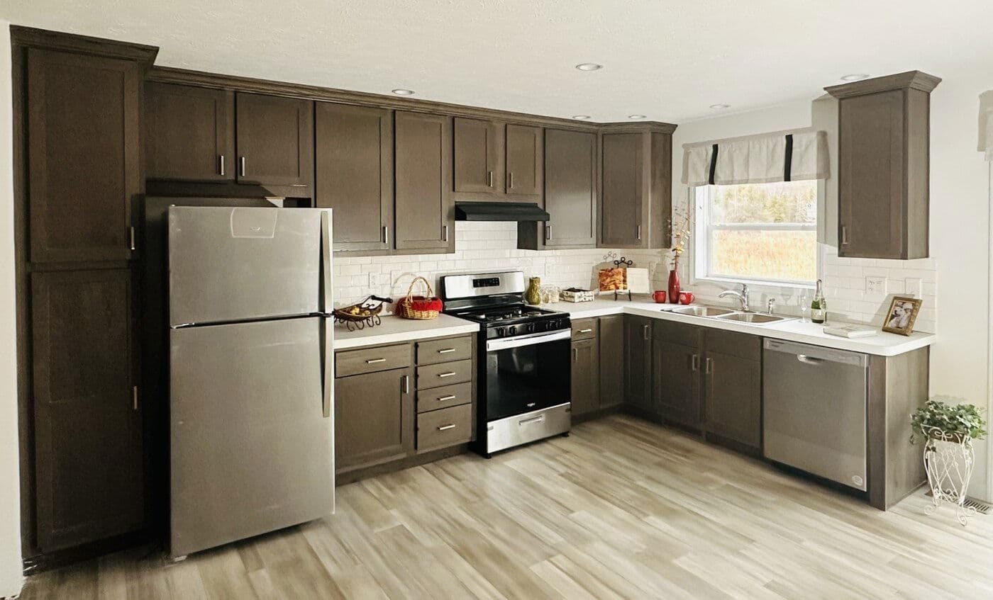 Woodland hills 92700k kitchen home features