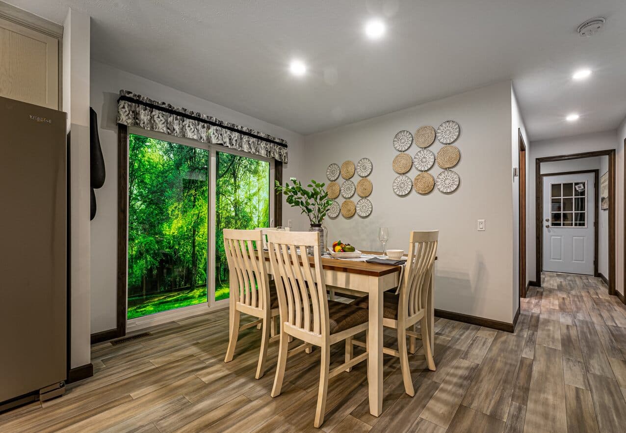 Aberdeen 24031 interior home features