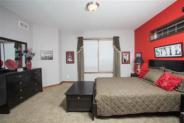 Lionel bedroom home features