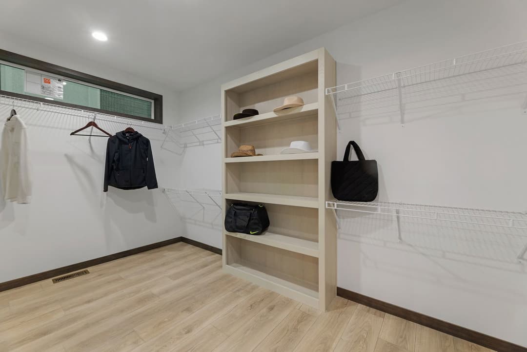 Houghton 24036 interior home features