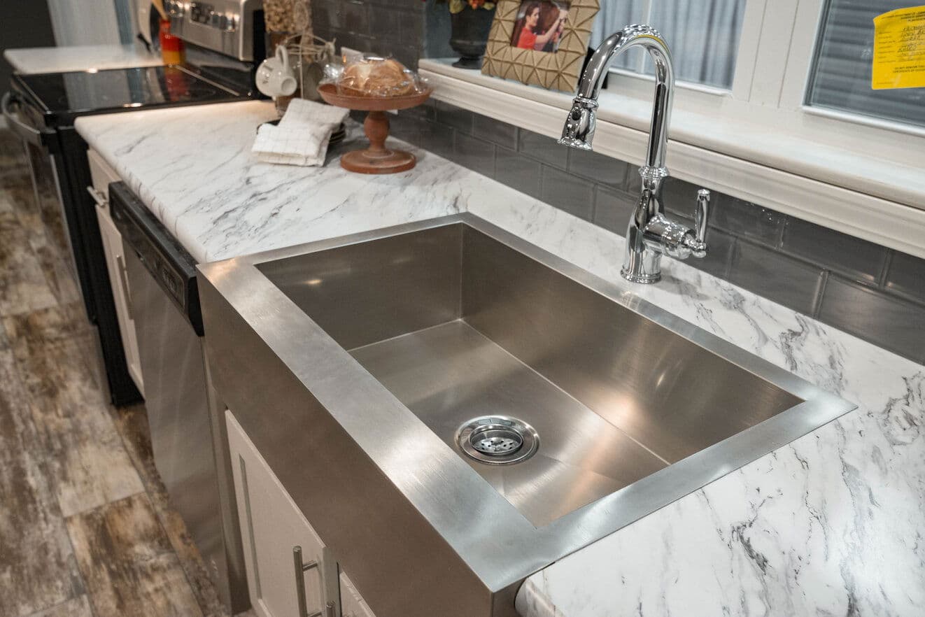 Pinehurst 92602k kitchen home features