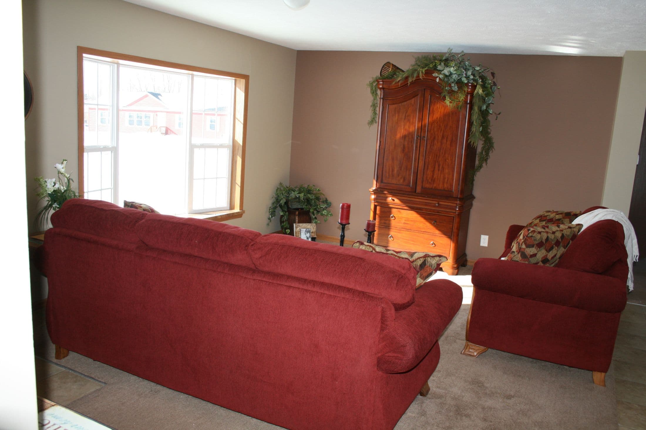 Elm interior home features