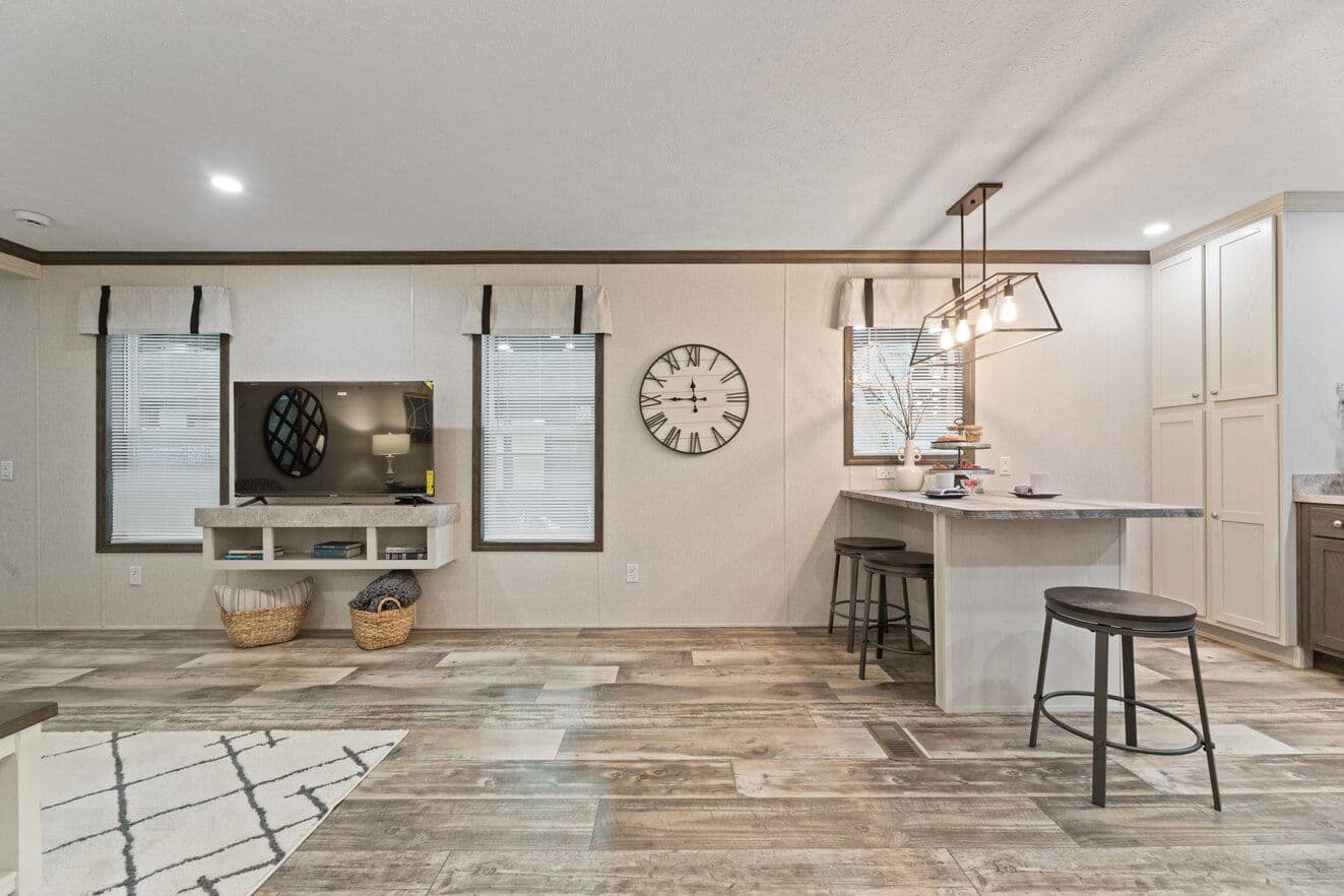 Eastman 24530 interior home features