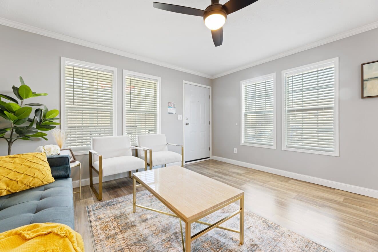 Roanoke duplex interior home features