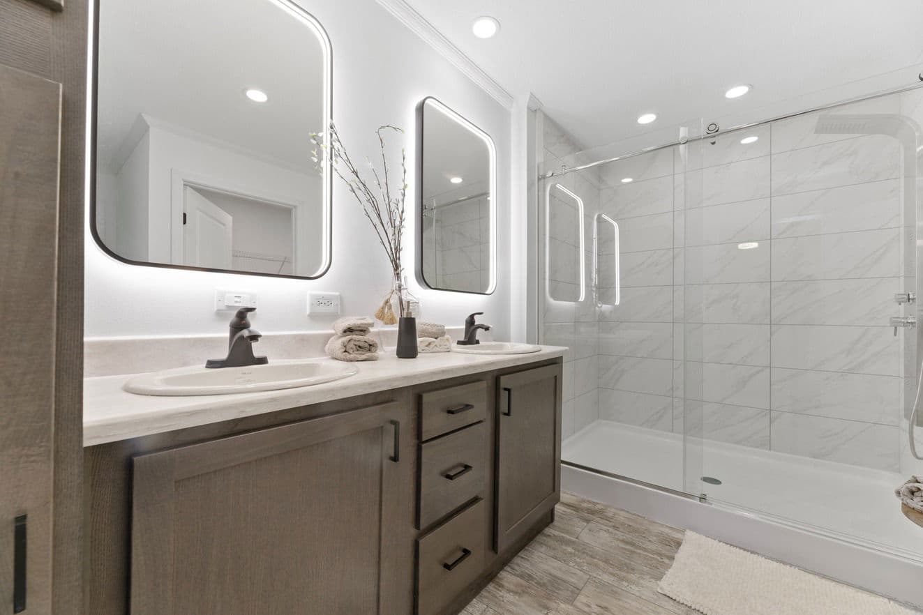 Ives 24033 bathroom home features