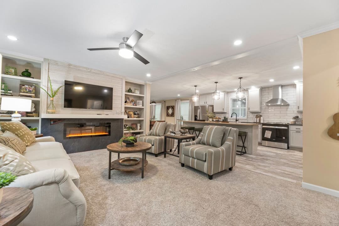 Ives 24033 interior home features