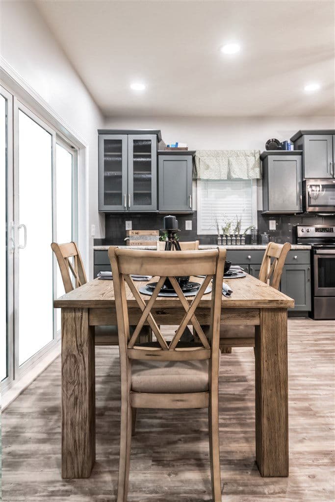 Ultra 13 interior home features