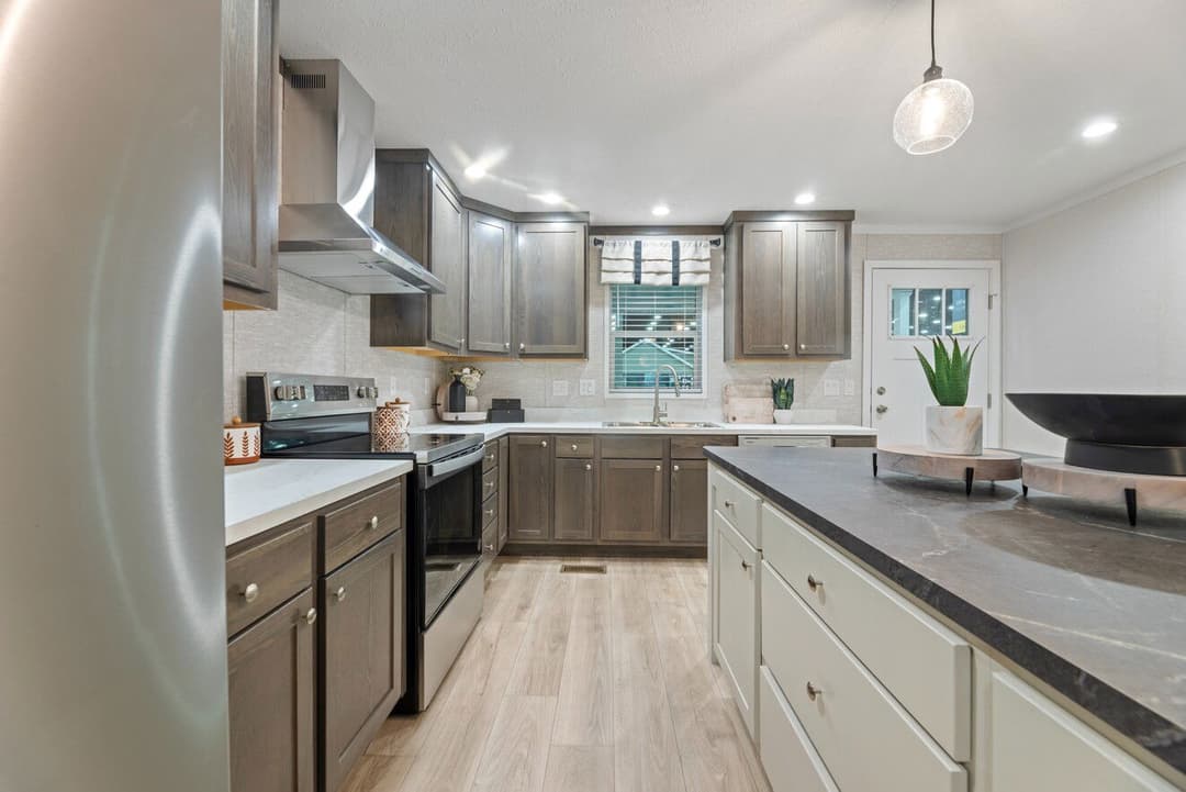 Carson 24532 kitchen home features