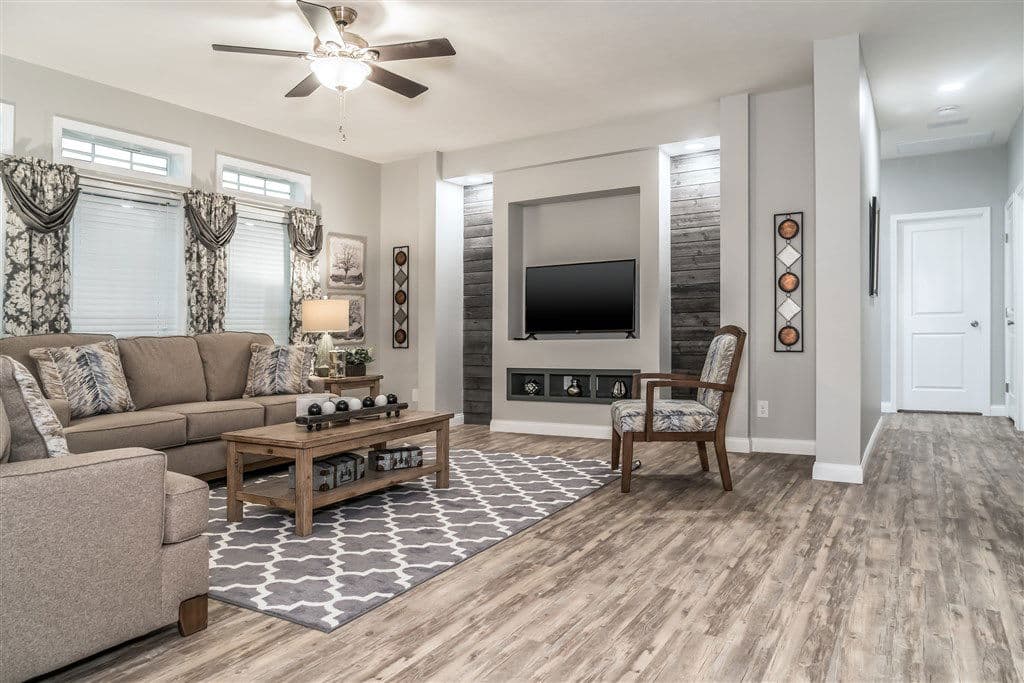 Ultra 13 interior home features