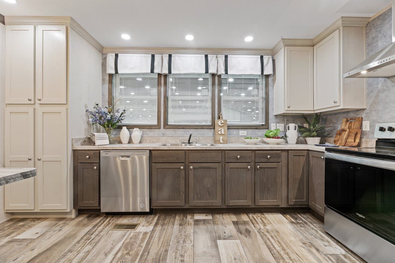 Eastman 24530 kitchen home features