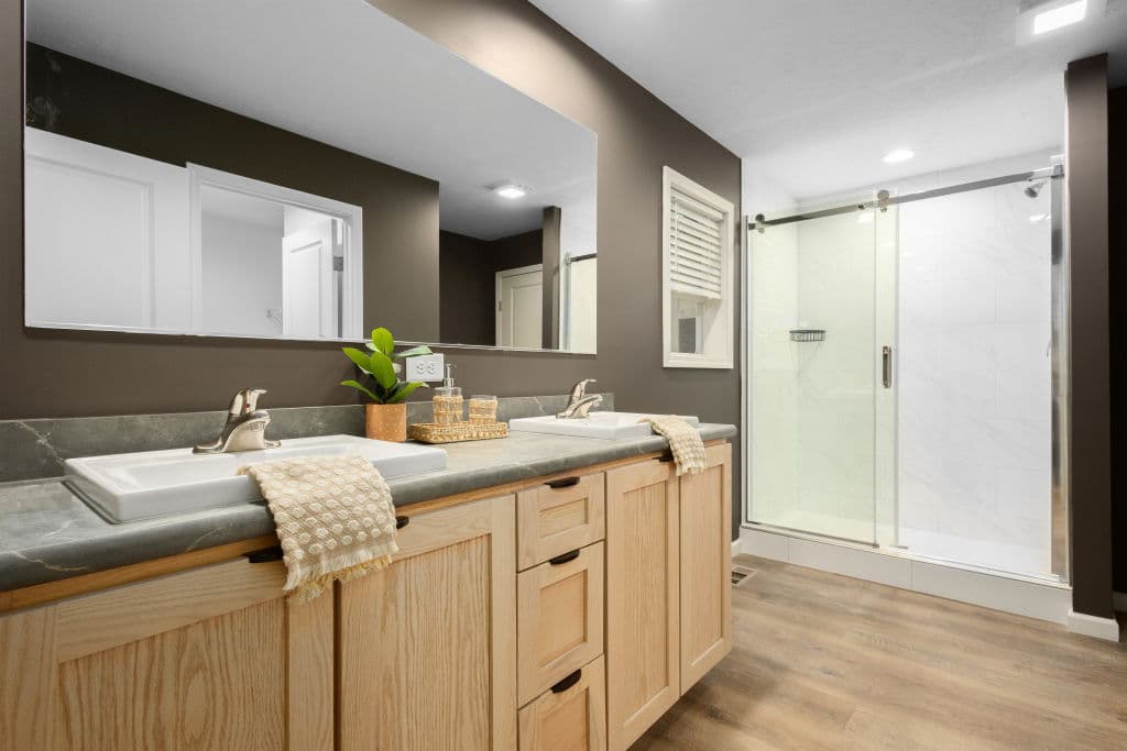 Essence 20 bathroom home features