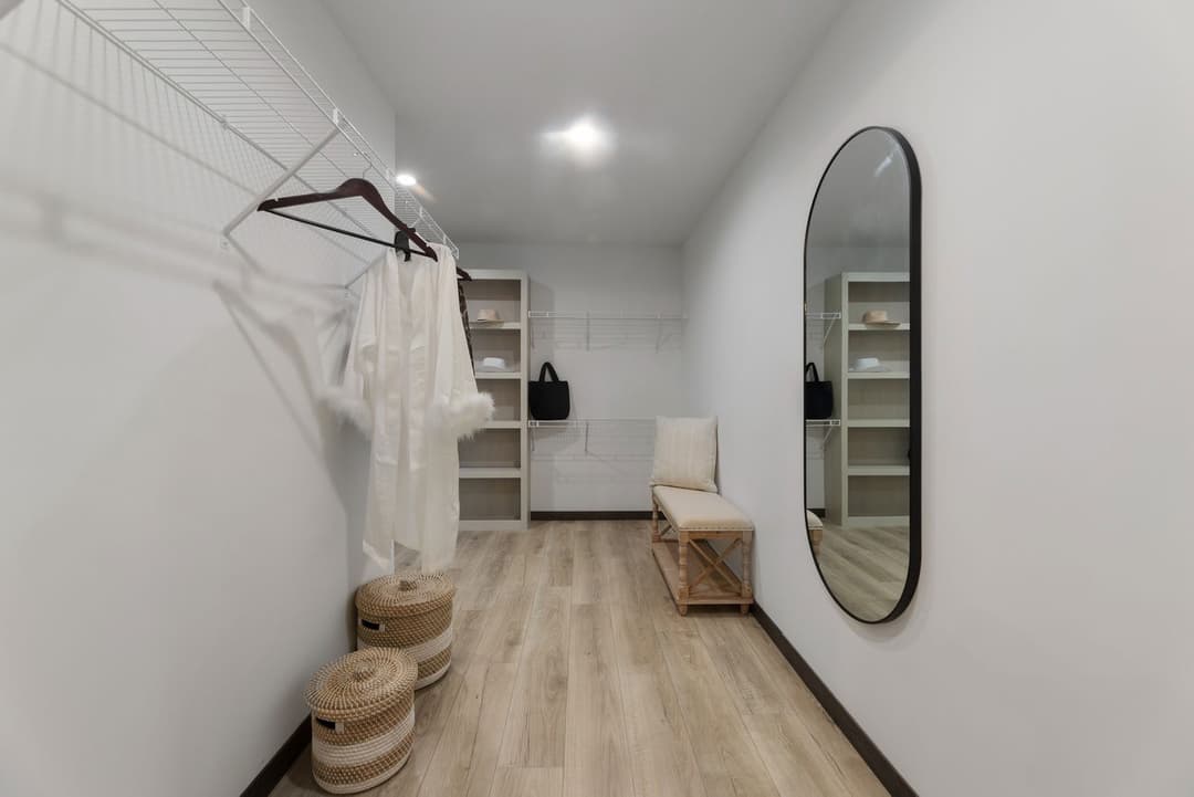 Houghton 24036 interior home features