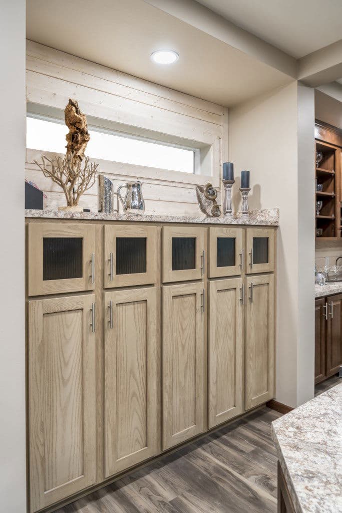 Ultra 6 interior home features