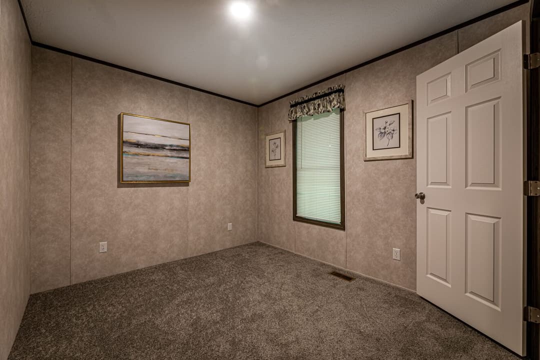 Fulton 24028 bedroom home features