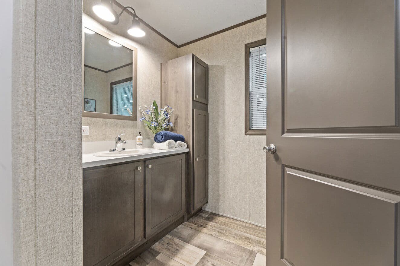 Eastman 24530 bathroom home features